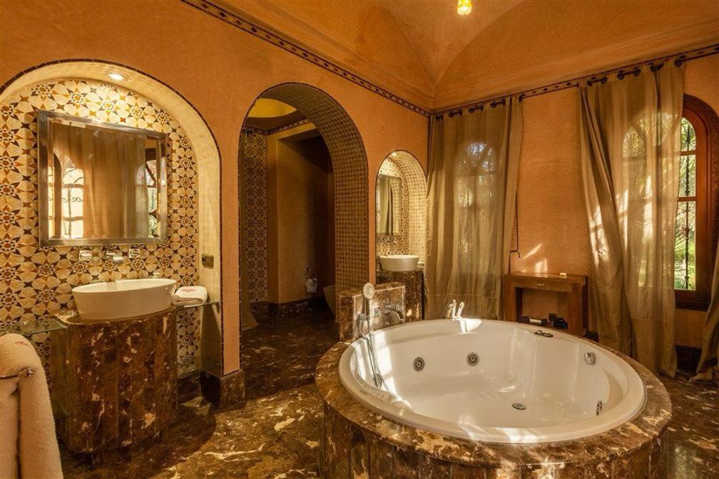Palais Farah Hotel Marrakesh Exterior photo